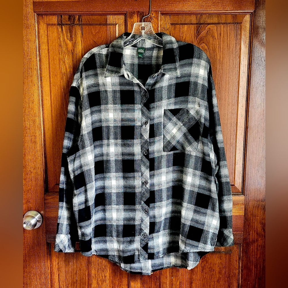 Wild Fable Long Sleeve Collar Shirt Black White Plaid Size L